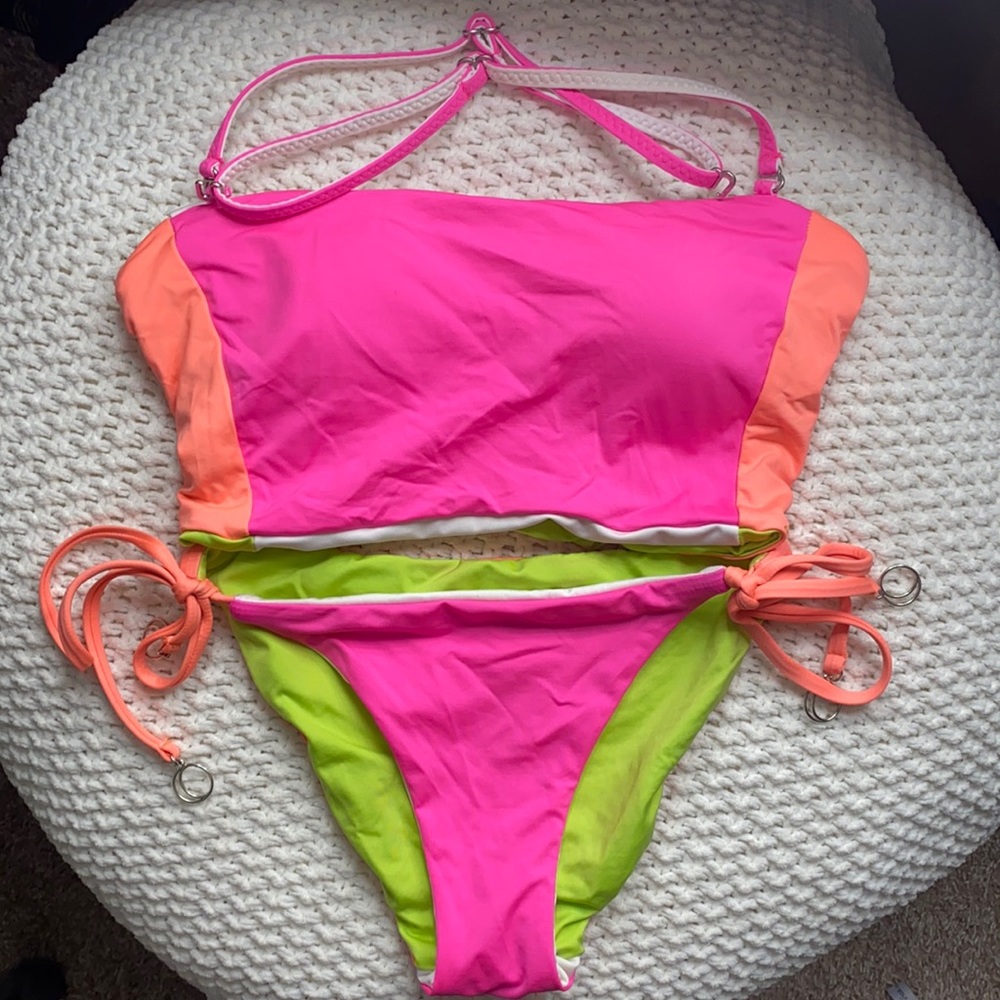 Everythingbutwater bikini!